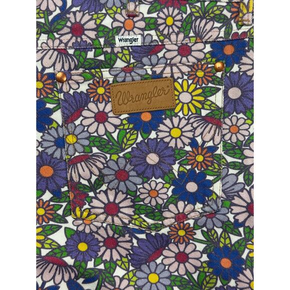 NWT Wrangler Women's Wanderer 622 High Rise Floral Flare Jeans - 33x34 (35x33.5) - Picture 3 of 8
